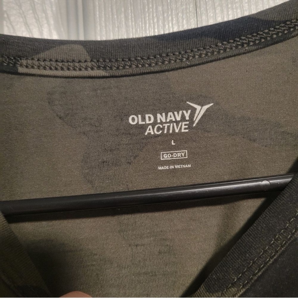 Old Navy Active Short Sleeve All Day Crop Top in Olive Camo Size Large - Picture 3 of 5